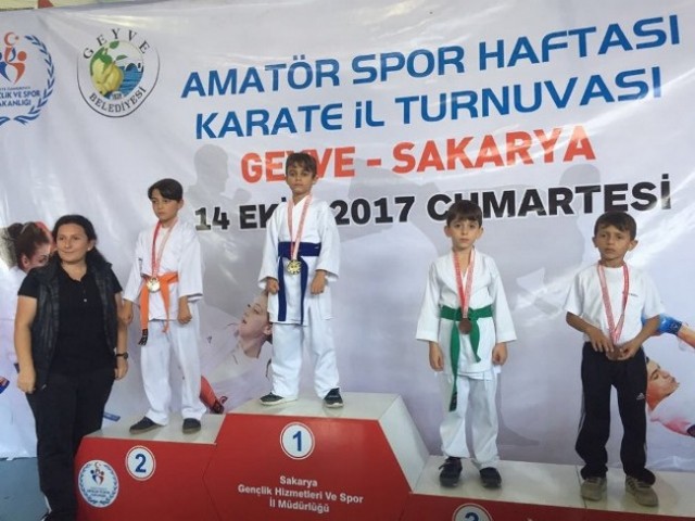 Geyveli karatecilerden 27 madalya