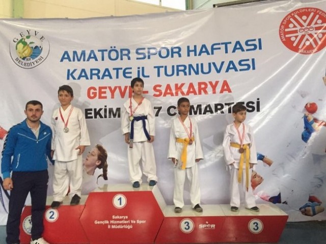 Geyveli karatecilerden 27 madalya