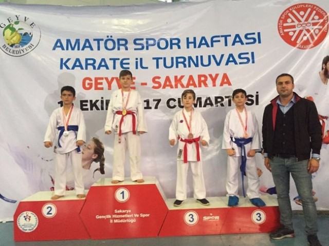 Geyveli karatecilerden 27 madalya