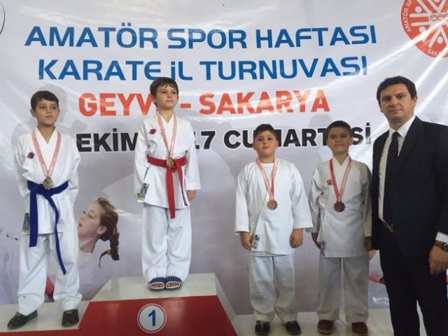 Geyveli karatecilerden 27 madalya