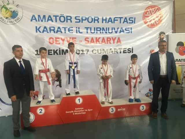 Geyveli karatecilerden 27 madalya