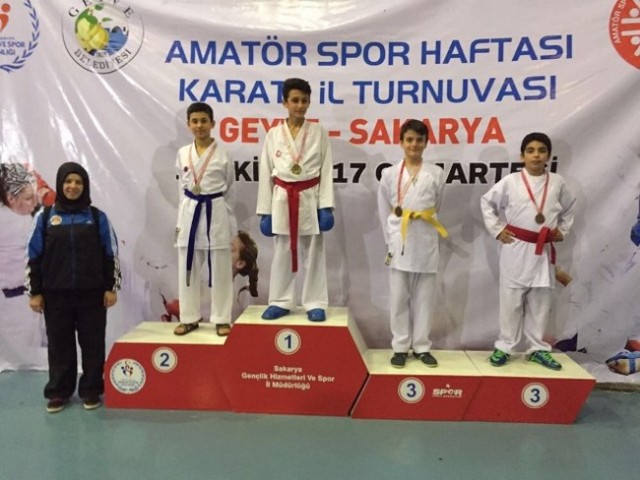 Geyveli karatecilerden 27 madalya