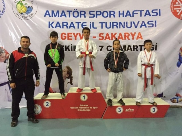 Geyveli karatecilerden 27 madalya
