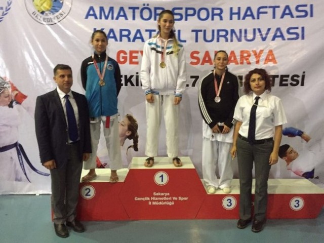 Geyveli karatecilerden 27 madalya