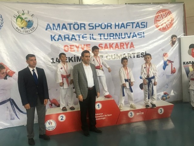 Geyveli karatecilerden 27 madalya