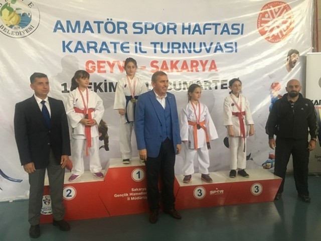 Geyveli karatecilerden 27 madalya
