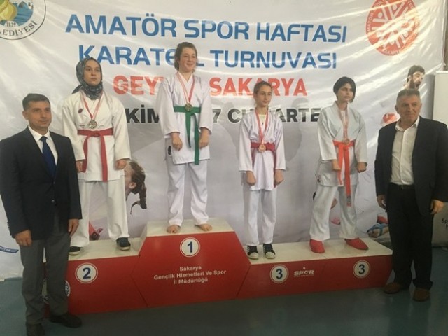 Geyveli karatecilerden 27 madalya