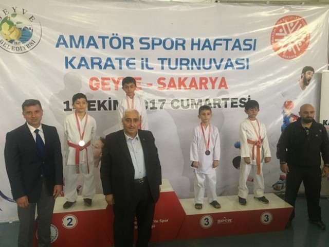 Geyveli karatecilerden 27 madalya