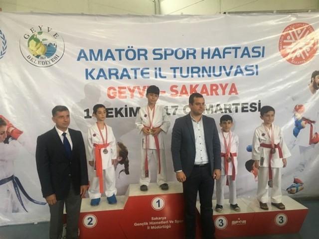 Geyveli karatecilerden 27 madalya