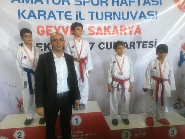Geyveli karatecilerden 27 madalya