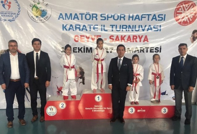 Geyveli karatecilerden 27 madalya