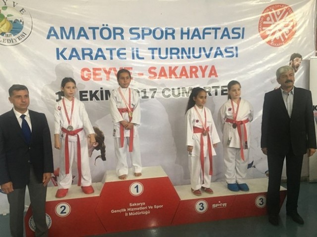 Geyveli karatecilerden 27 madalya