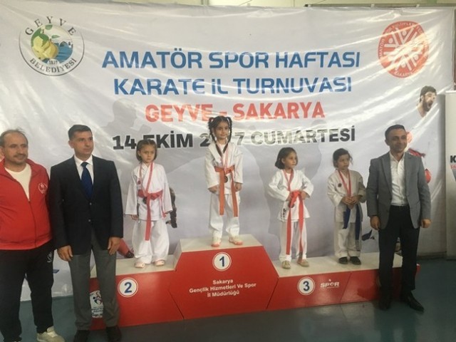Geyveli karatecilerden 27 madalya