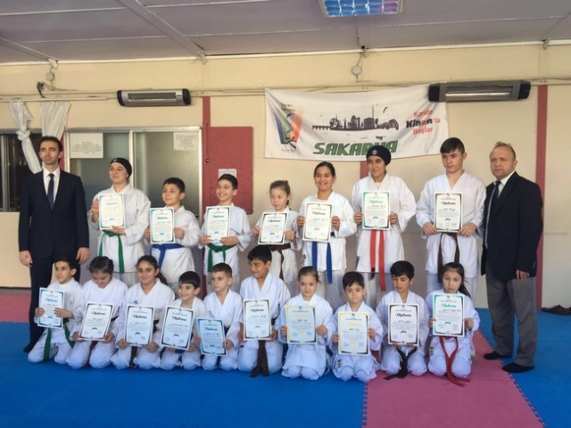 Geyve Karate branşı kuşak sınavları yapıldı