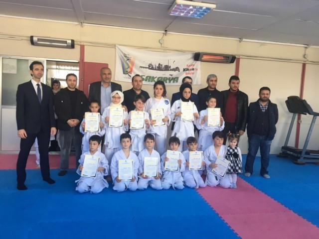 Geyve Karate branşı kuşak sınavları yapıldı