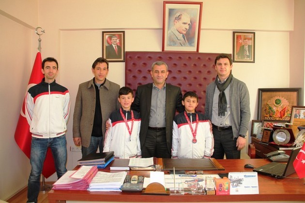 Geyve’de başları ödüllendirildi…