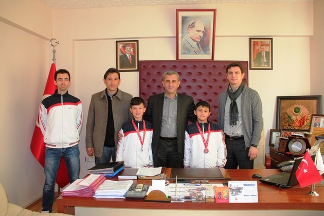 Geyve’de başları ödüllendirildi…