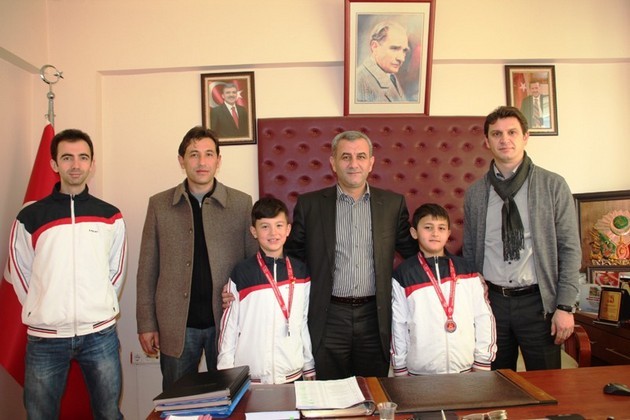 Geyve’de başları ödüllendirildi…