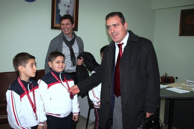 Geyve’de başları ödüllendirildi…