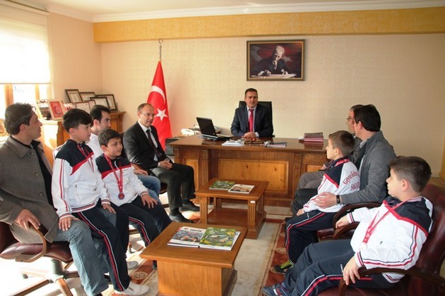 Geyve’de başları ödüllendirildi…