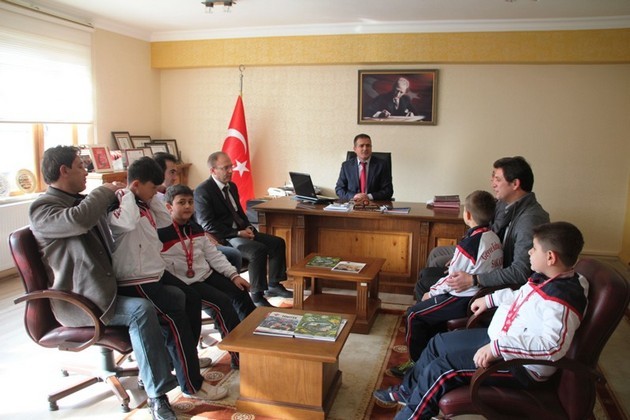 Geyve’de başları ödüllendirildi…