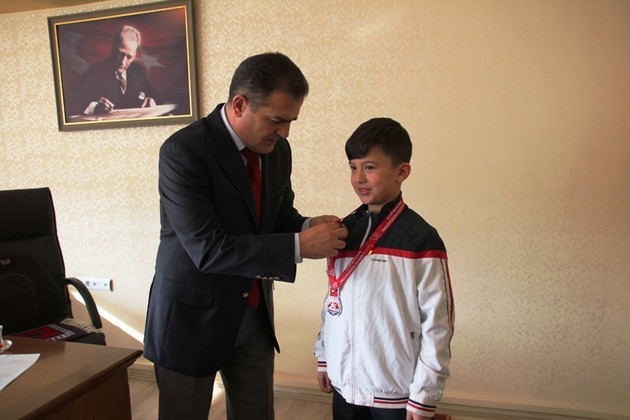 Geyve’de başları ödüllendirildi…