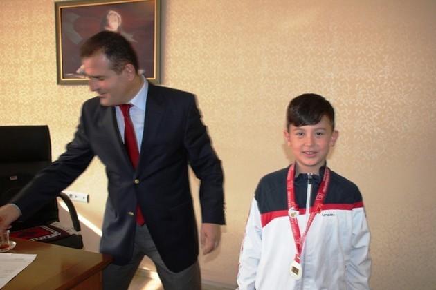 Geyve’de başları ödüllendirildi…