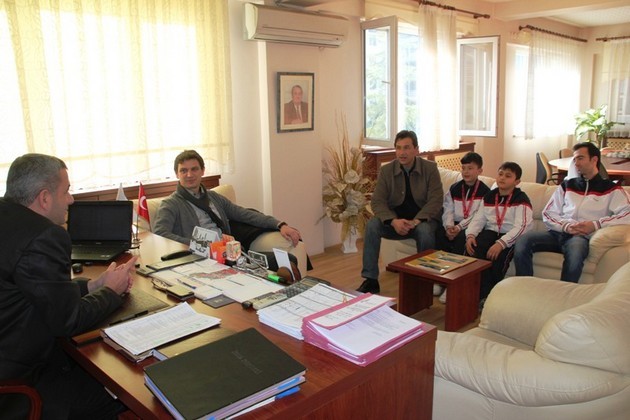 Geyve’de başları ödüllendirildi…