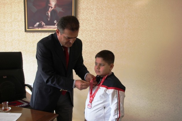 Geyve’de başları ödüllendirildi…