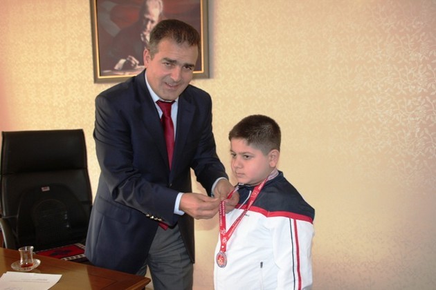 Geyve’de başları ödüllendirildi…