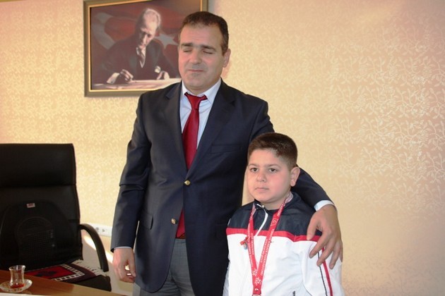 Geyve’de başları ödüllendirildi…