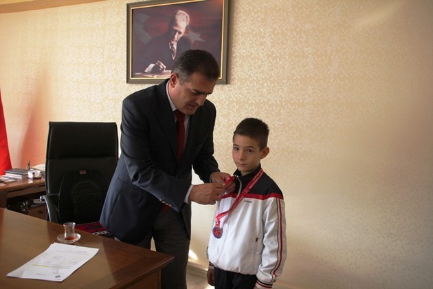 Geyve’de başları ödüllendirildi…