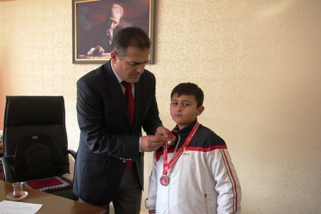 Geyve’de başları ödüllendirildi…