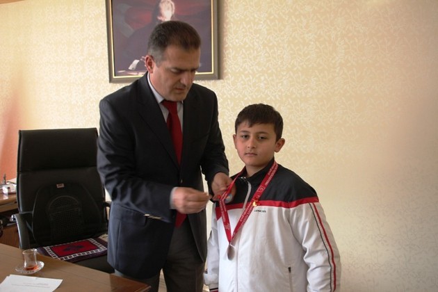 Geyve’de başları ödüllendirildi…