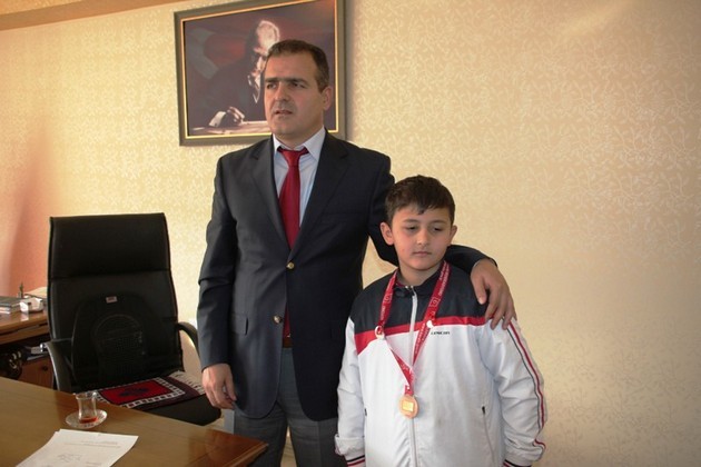 Geyve’de başları ödüllendirildi…