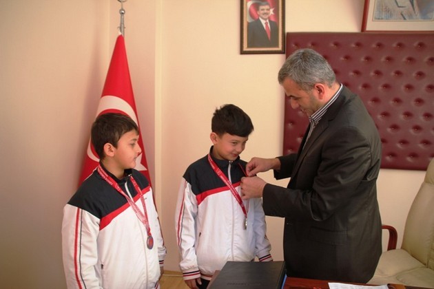 Geyve’de başları ödüllendirildi…