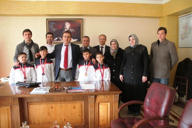 Geyve’de başları ödüllendirildi…