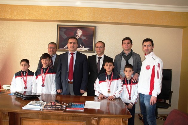 Geyve’de başları ödüllendirildi…