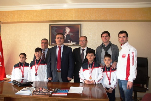 Geyve’de başları ödüllendirildi…