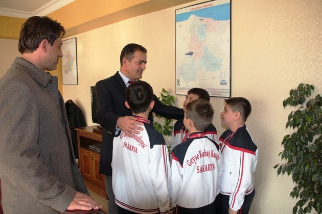 Geyve’de başları ödüllendirildi…