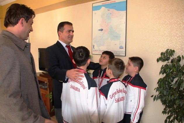 Geyve’de başları ödüllendirildi…
