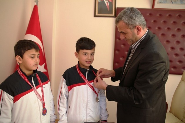 Geyve’de başları ödüllendirildi…