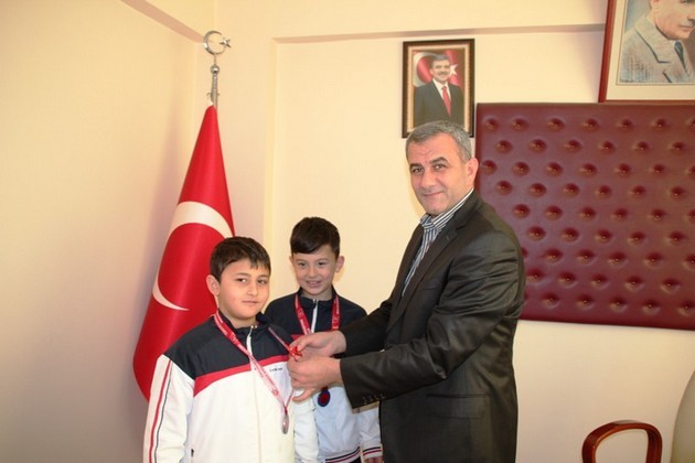 Geyve’de başları ödüllendirildi…