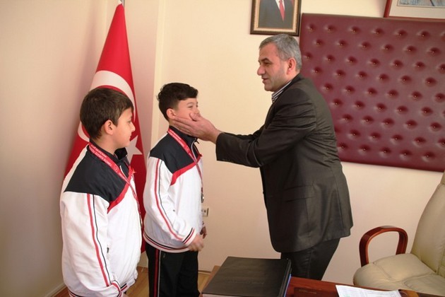 Geyve’de başları ödüllendirildi…