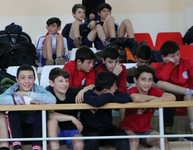 Küçükler Minderde fırtına estirdi