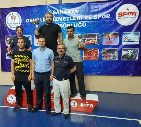 Grekoromen’de Hendek  Serbestte Akyazı