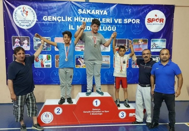 Grekoromen’de Hendek  Serbestte Akyazı