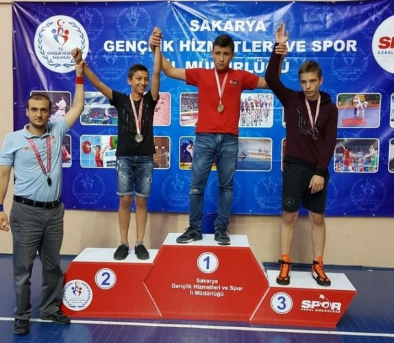 Grekoromen’de Hendek  Serbestte Akyazı