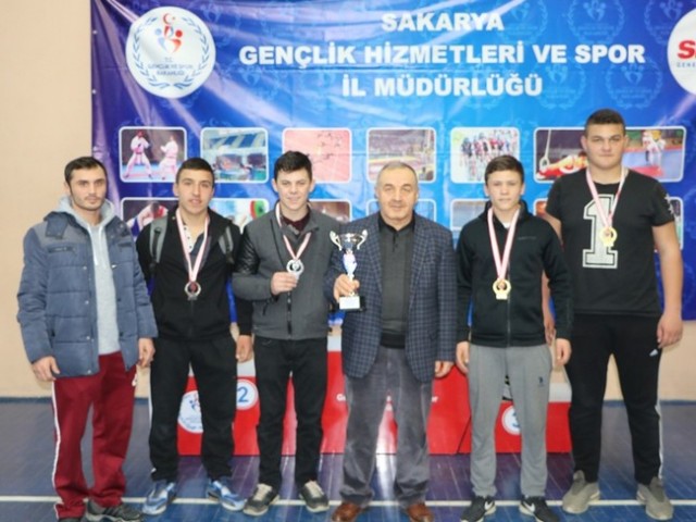 Güreşçiler Lütfü Yaman'da kapıştı