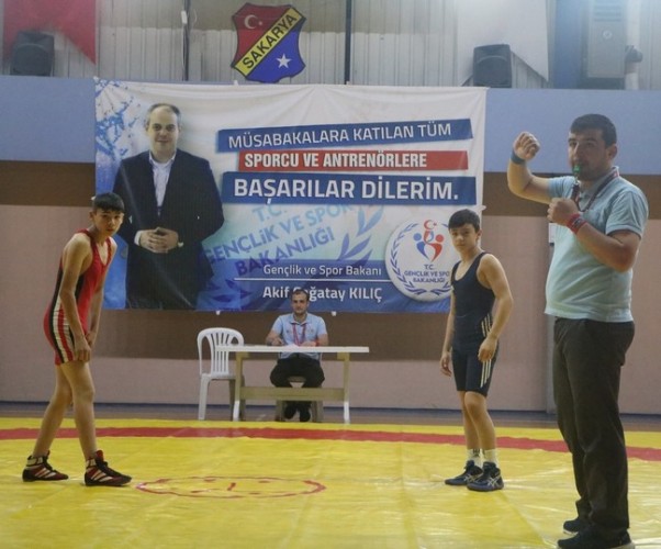 Grekoromen’de Hendek  Serbestte Akyazı